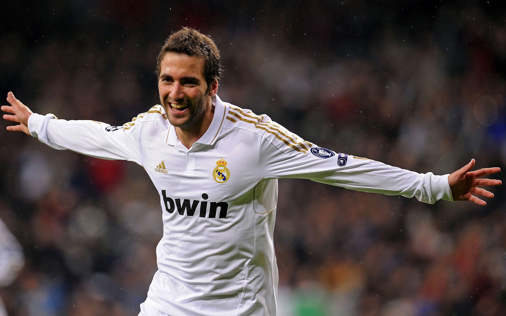 “华金·托比利亚的强硬防守与积极进攻,成就美洲狮队新一代战术体系”